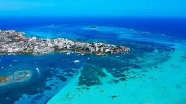 san andres es famoso por sus aguas cristalinas ideales para explorar y practicar algunos deportes acuaticos