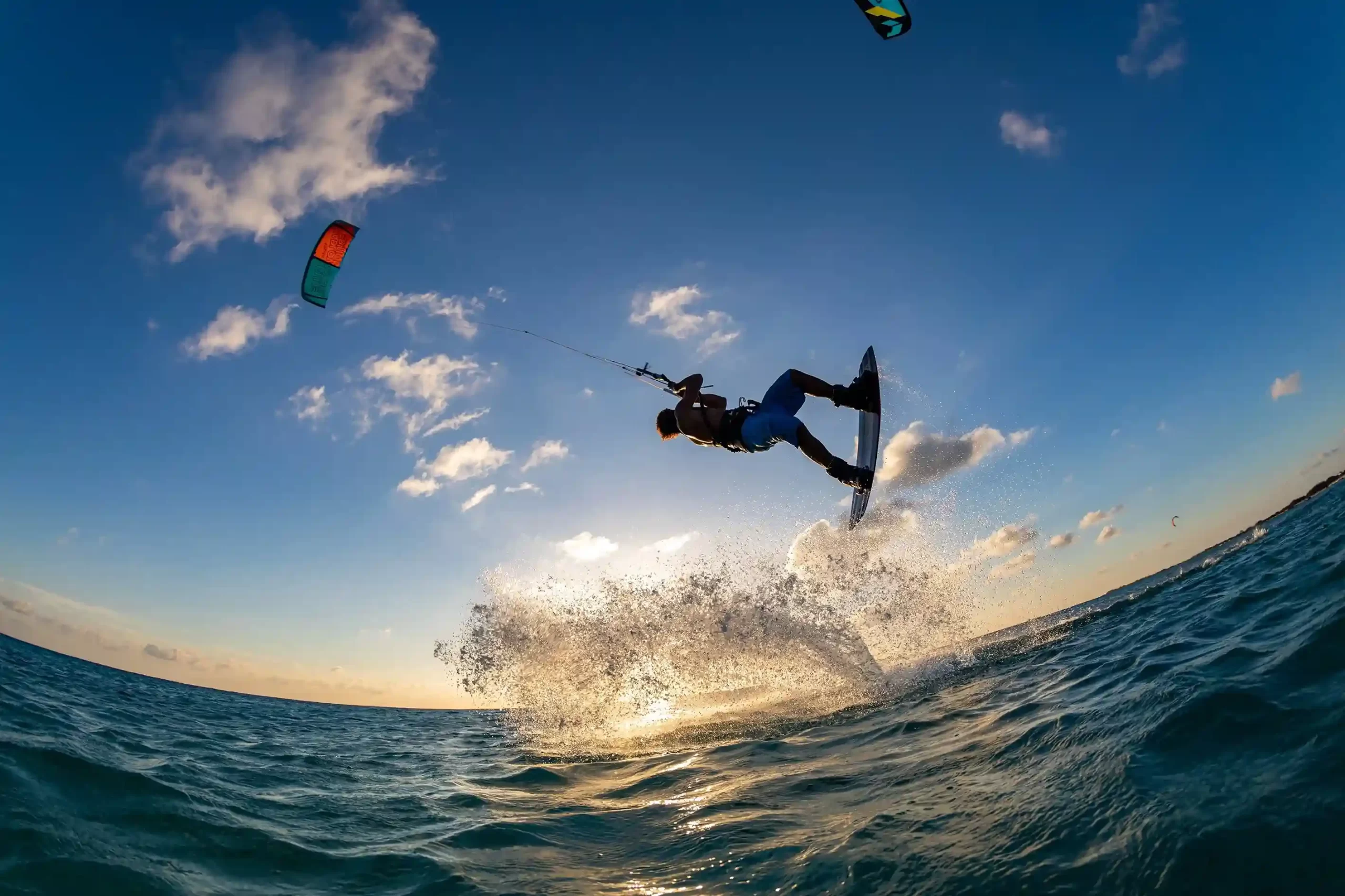 vive la experiencia y la adrenalina de kitesurf en las aguas cristalinas en san andres