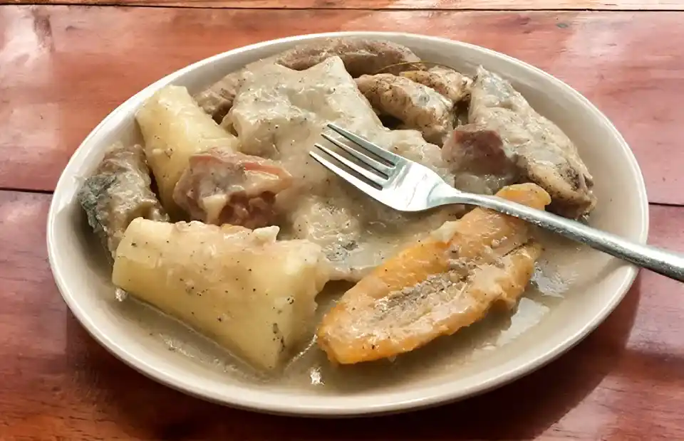 el rondon es un plato tipico y unas de las tradiciones de la poblacion raizal