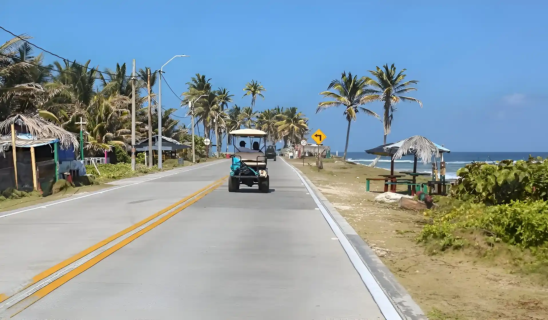 carro recorriendo las calles de San Andrés